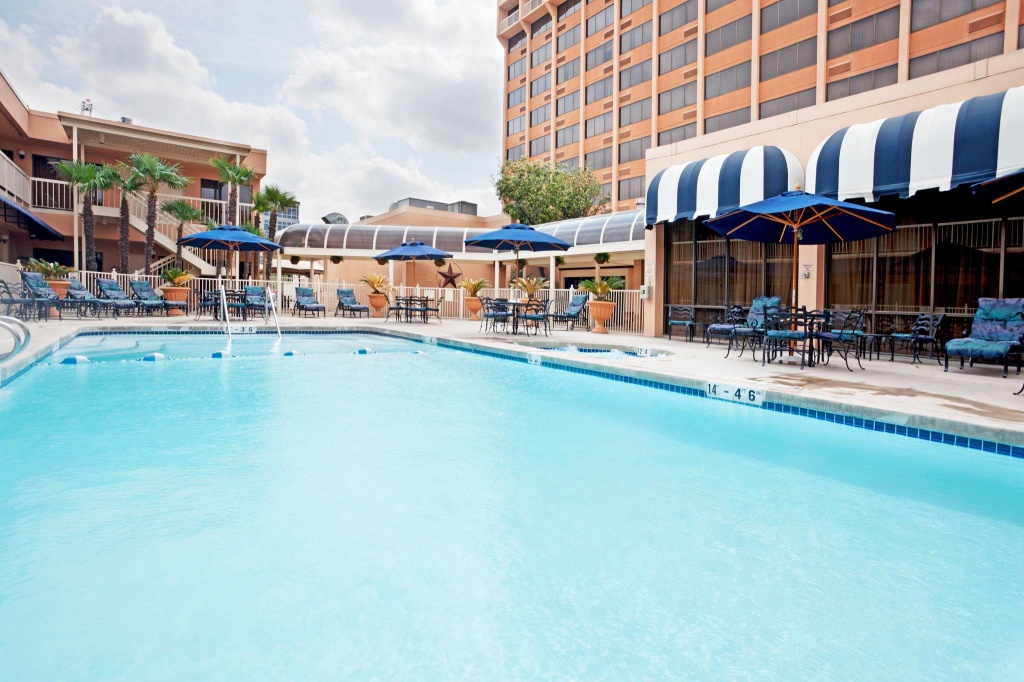Crowne Plaza San Antonio Airport by IHG