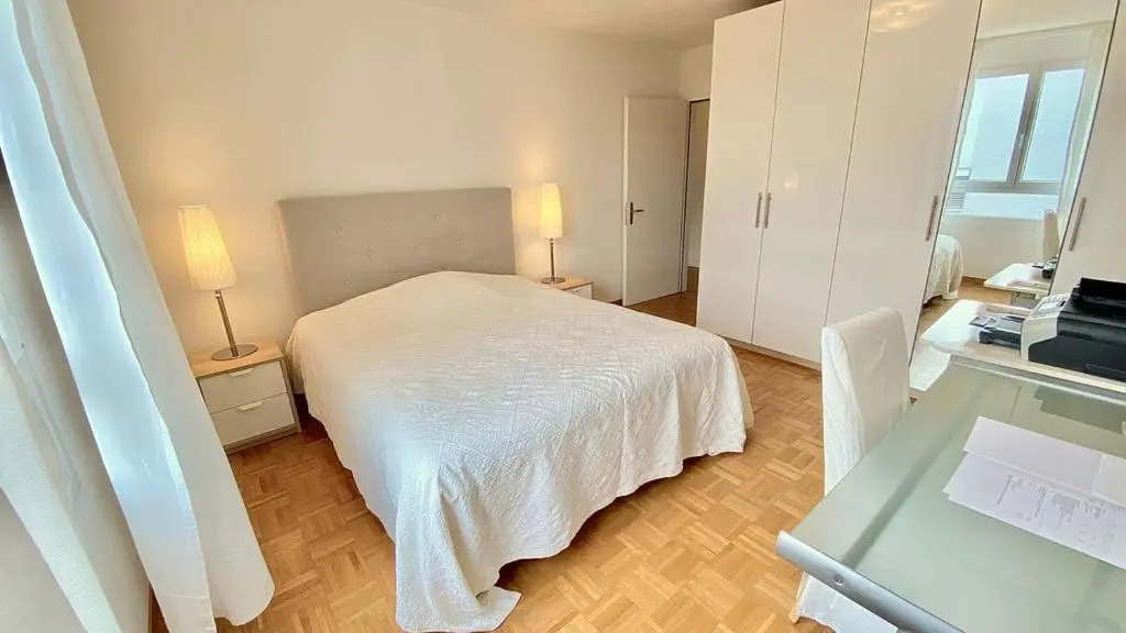 Close to the lake and very spacious 3 bedroom