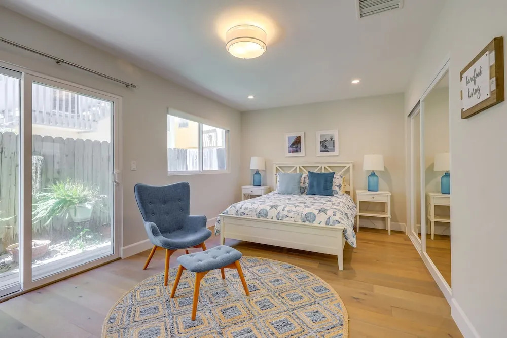 Sleek Oxnard Townhouse w/ Balconies: Walk to Beach