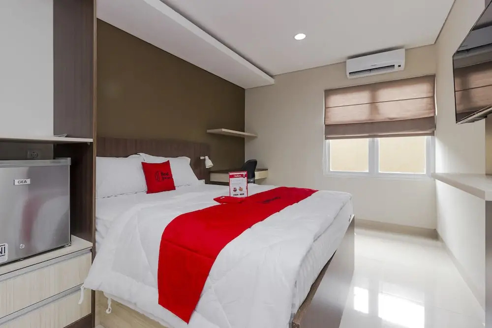 RedDoorz Plus @ Abdul Majid Raya