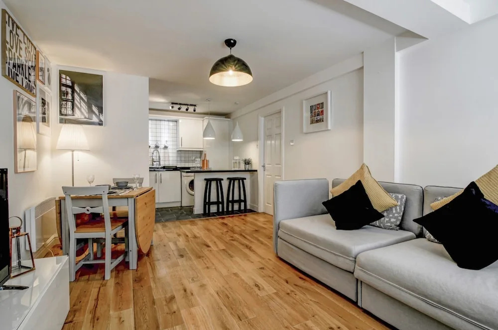 Gorgeous and Modern, Central Manchester apt for 6