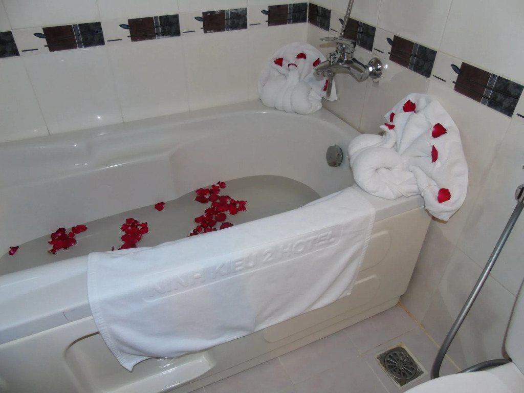 NINH KIEU 2 HOTEL