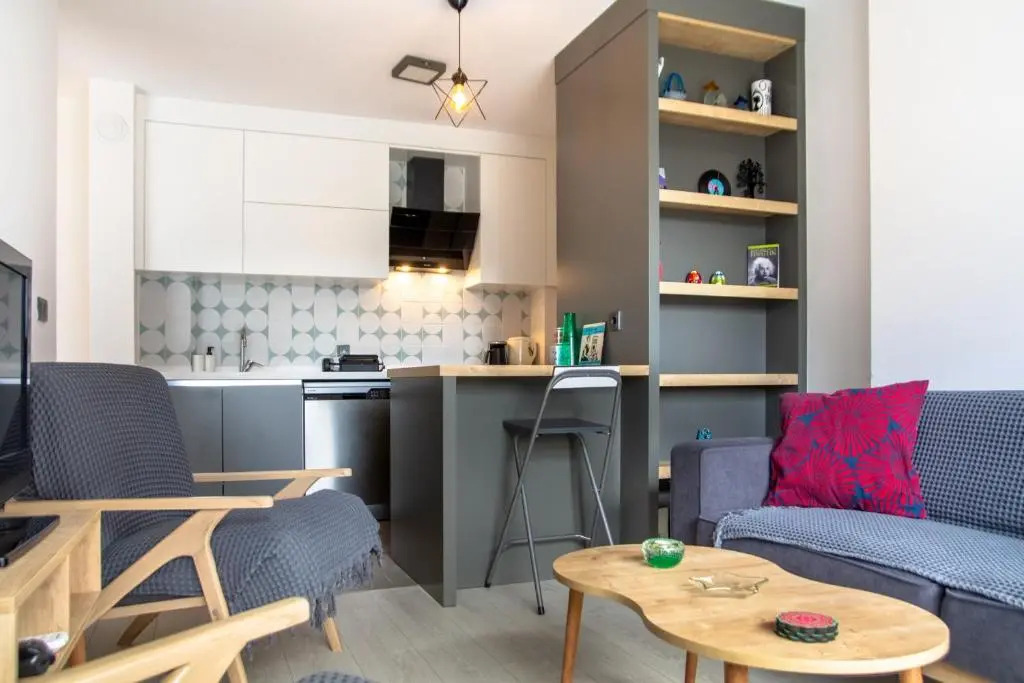 Gorgeous Apartment With Pool and Balcony In Izmir