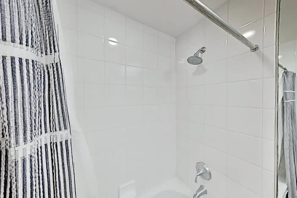 Lovely Waterfront W/ Balcony - Near Beach! 3 Bedroom Condo