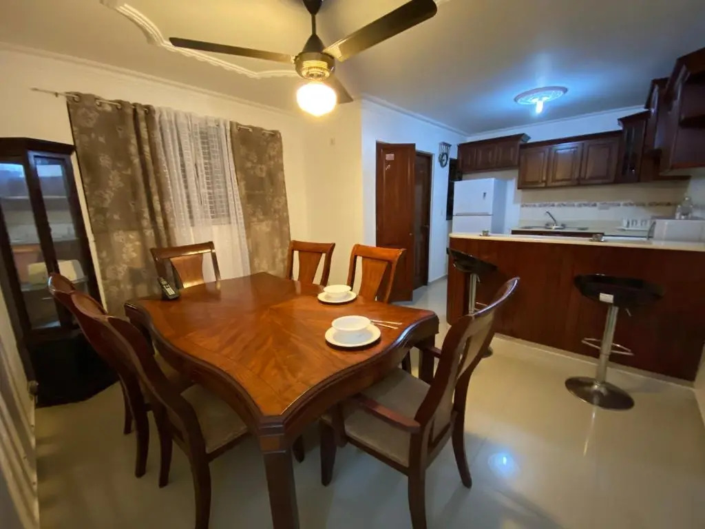 1 DR Huge cozy 3bedroom apartment to stay