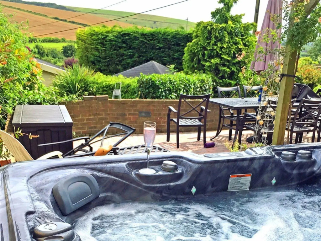 Duck Lodge B&B with Hot Tub