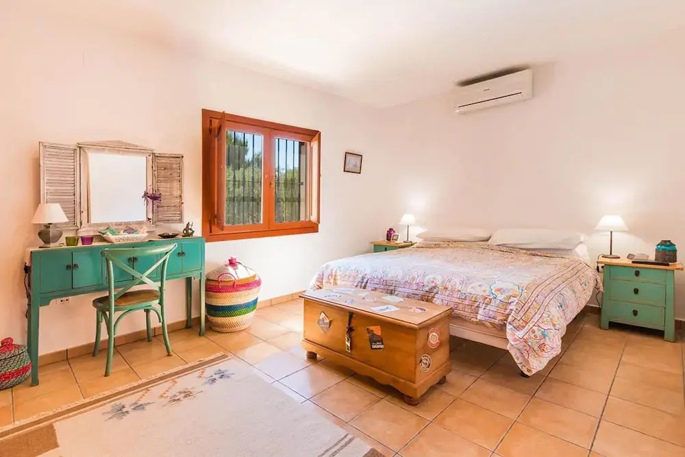 Fanila in J vea With 4 Bedrooms and 3 Bathrooms
