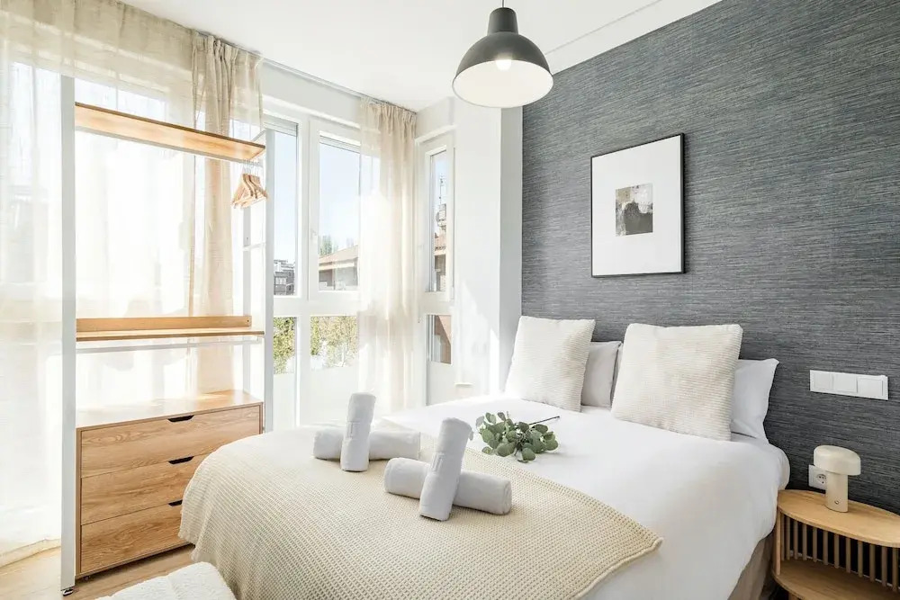 Arturo Soria Stays by Charming