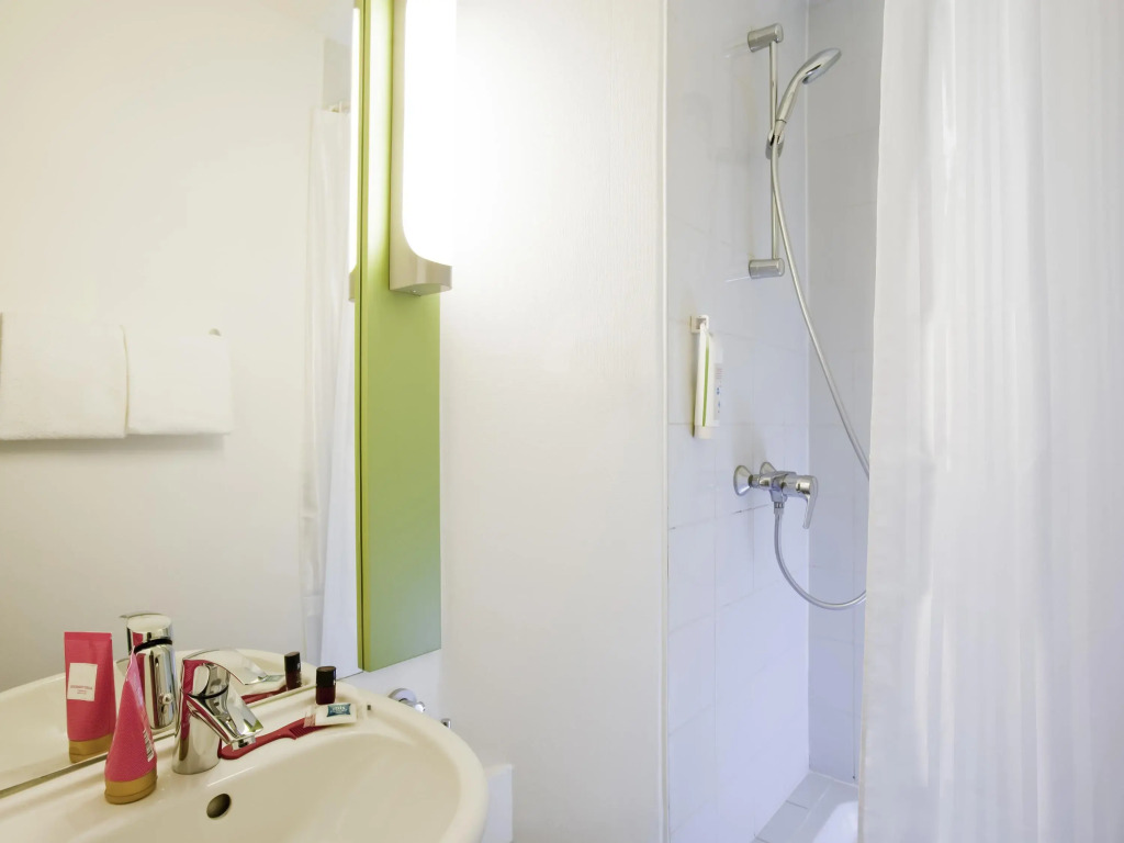 ibis budget Pontault Combault RN4 Marne La Vallée