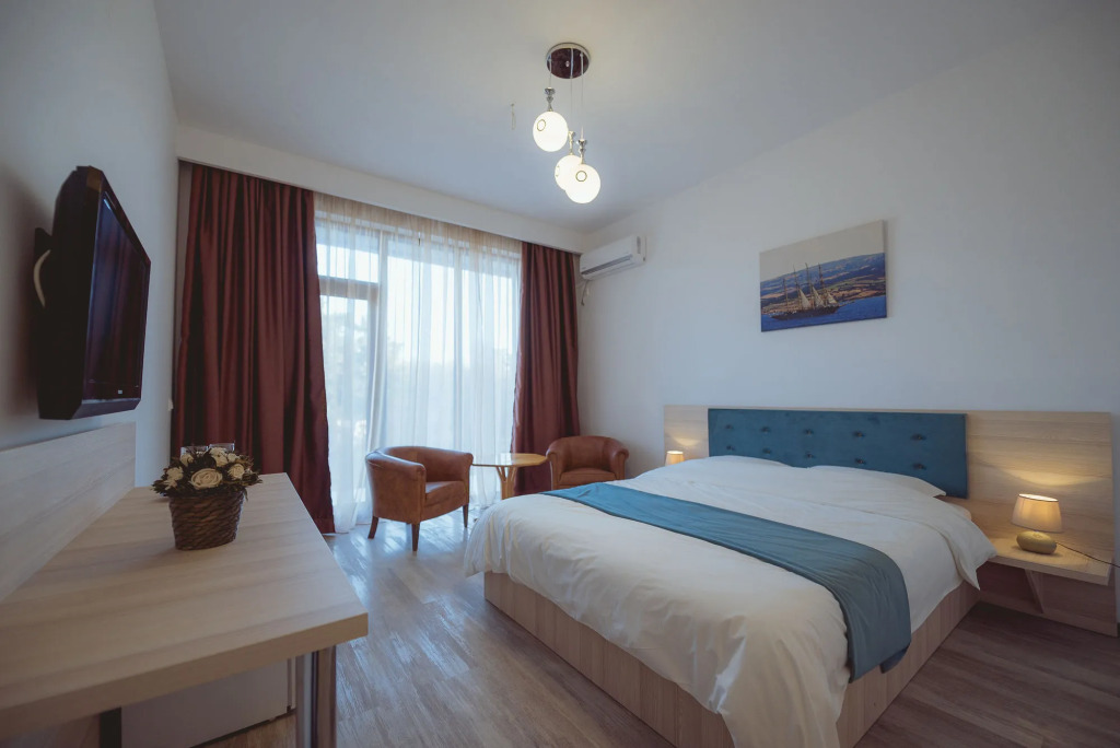 Q Hotel