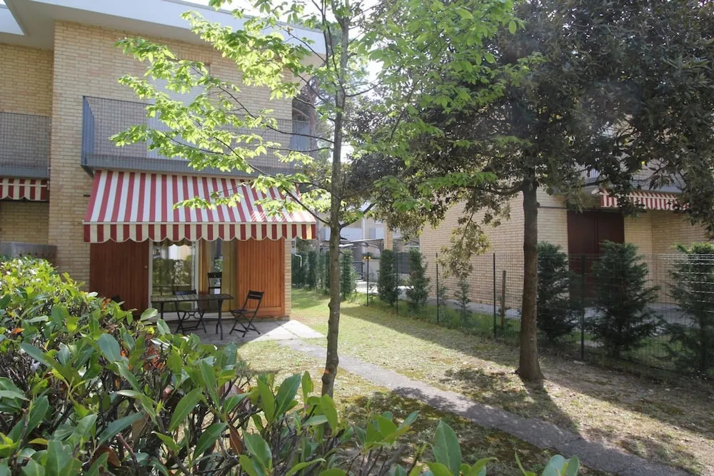 Rowhouse With Private Garden