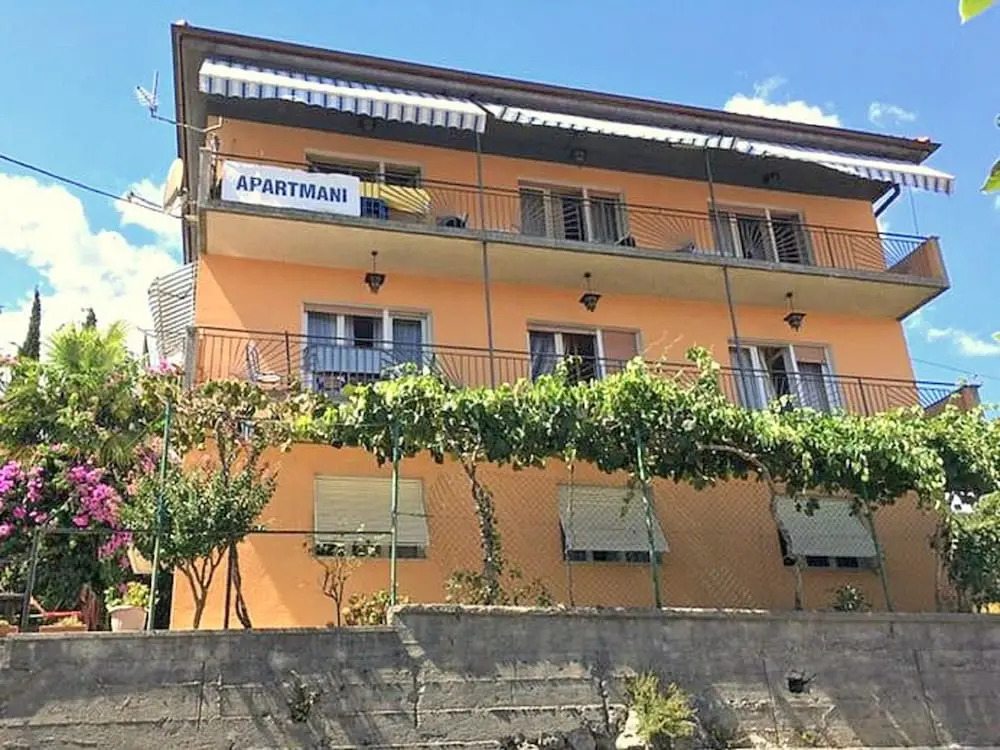 Apartment with spacious terrace Villa Floramy