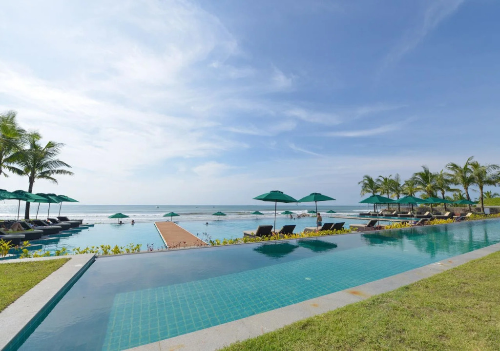 Ngwe Saung Yacht Club & Resort