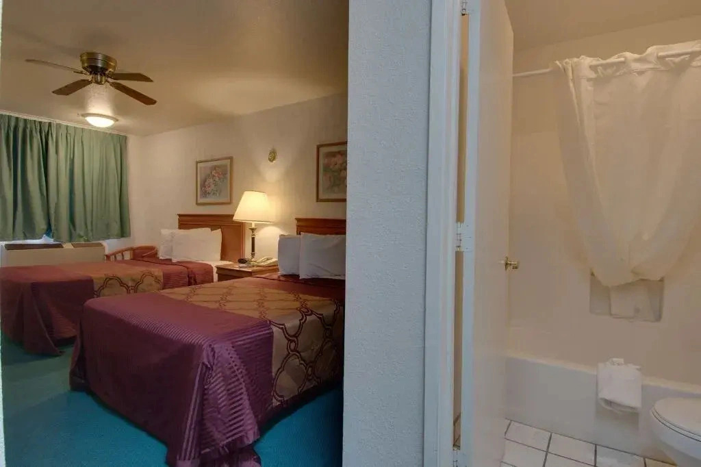 Rodeway Inn Near I-5