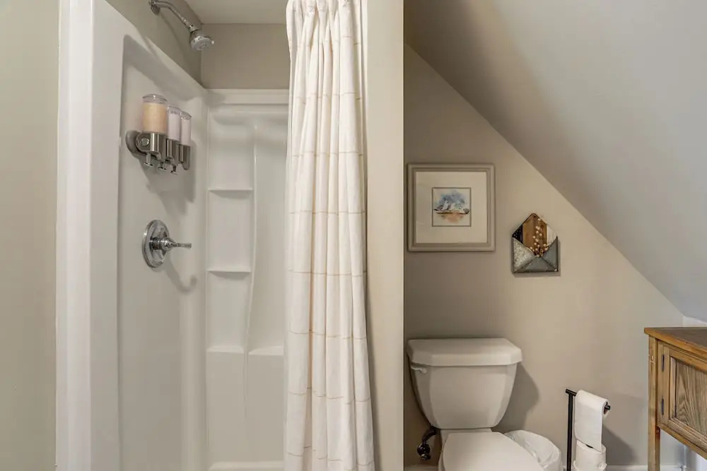 2 Mi to Dtwn: Charming Sandusky Getaway w/ Hot Tub