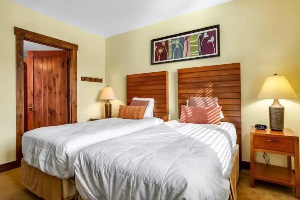 Luxury 3 Bedroom Water House on Main Street Condo w/ Pool, Hot Tubs, Fitness Center!