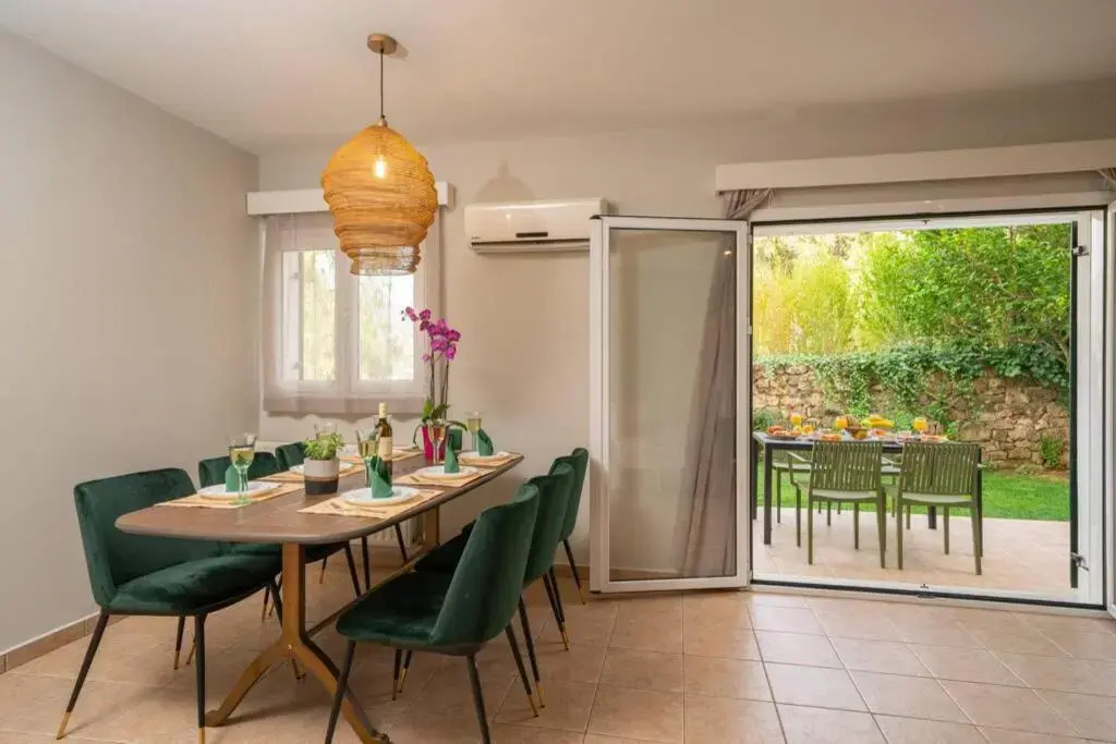 Central & Elegant Suite with private garden