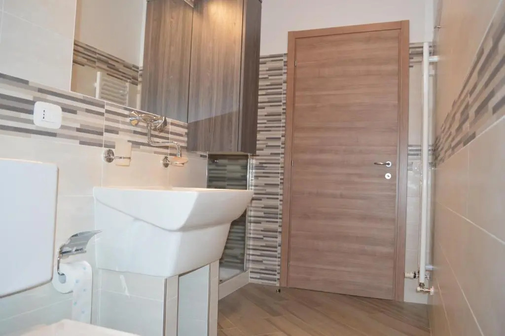 Parravicini Red Flower apartment