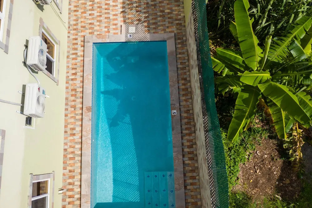 Topaz Apartment Villas-Pool Side Piton v