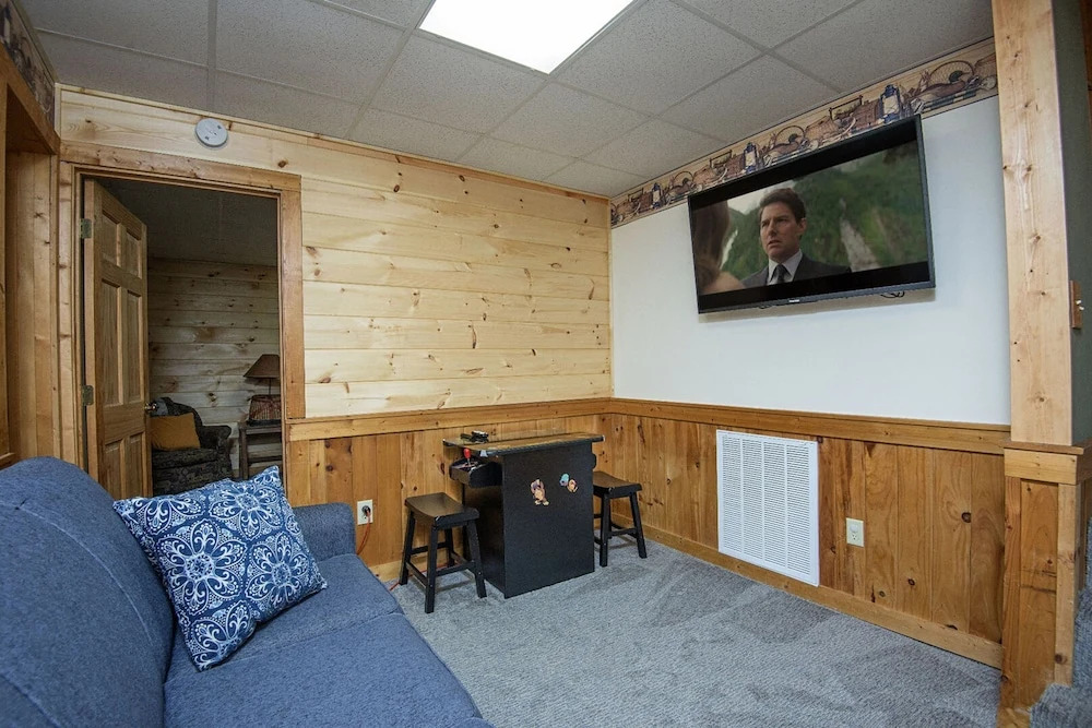 Smoky Mountain Getaway by Eagles Ridge Resort
