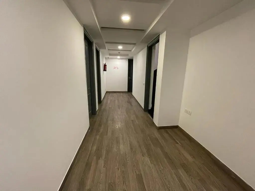 Saltstayz Express - Golf Course Road & DLF Phase-1