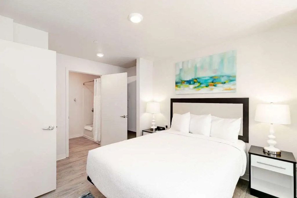 Soka Suites Dallas - Las Colinas