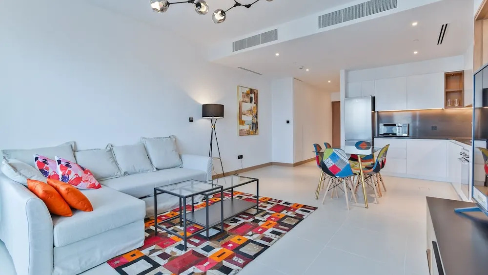 Luxury StayCation - Tranquil Waters: 2BR Luxury Apart. in Dubai Marina