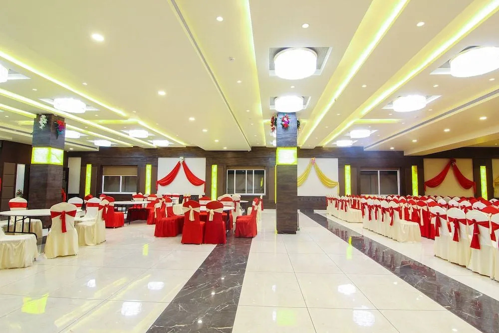 OYO 13482 Hotel Moments