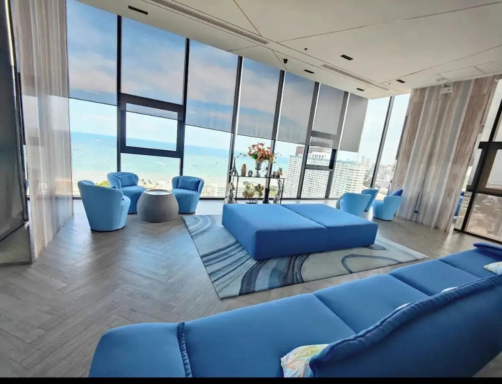 Near The Beach and Best Pool - Great Location