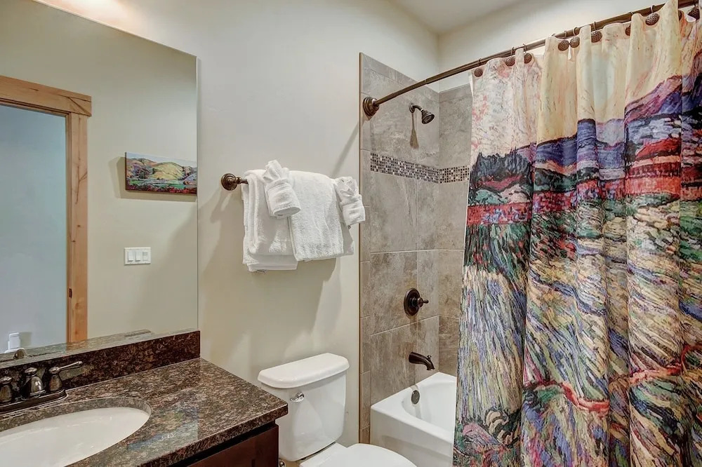 Maggie Point 3 Bedroom Townhouse by RedAwning