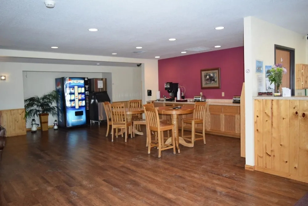 North Shore Inn & Suites