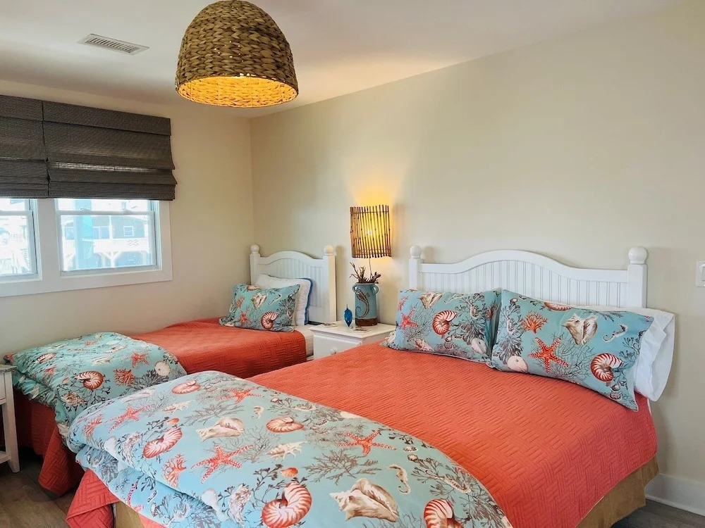Salty Paradise 4 Bedroom Home by RedAwning