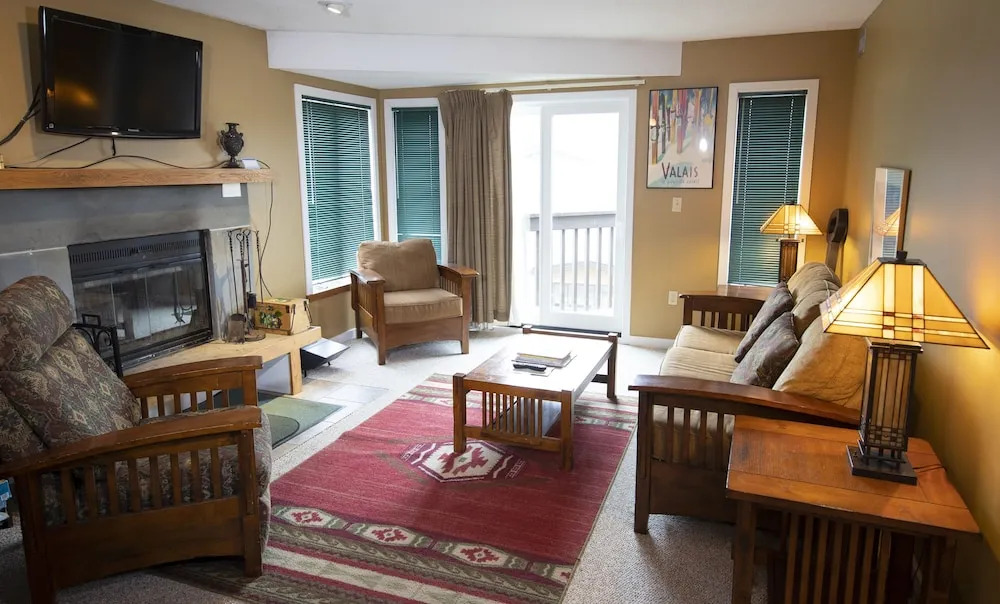 1br Ski-in, Ski-out With King Bed- Okemo Mtn Lodge 1 Bedroom Condo by RedAwning