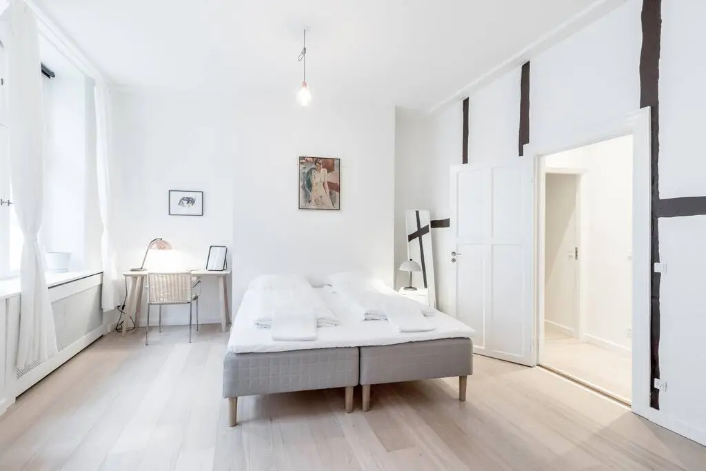 ★ 170SQM Apt. 50M to Main Street, Metro & canals ★