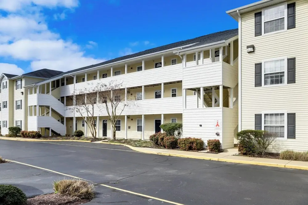 3 Mi to Savannah Beach: Lewes Condo w/ Pool Access