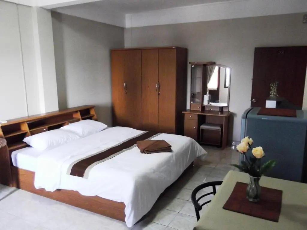 River Hotel