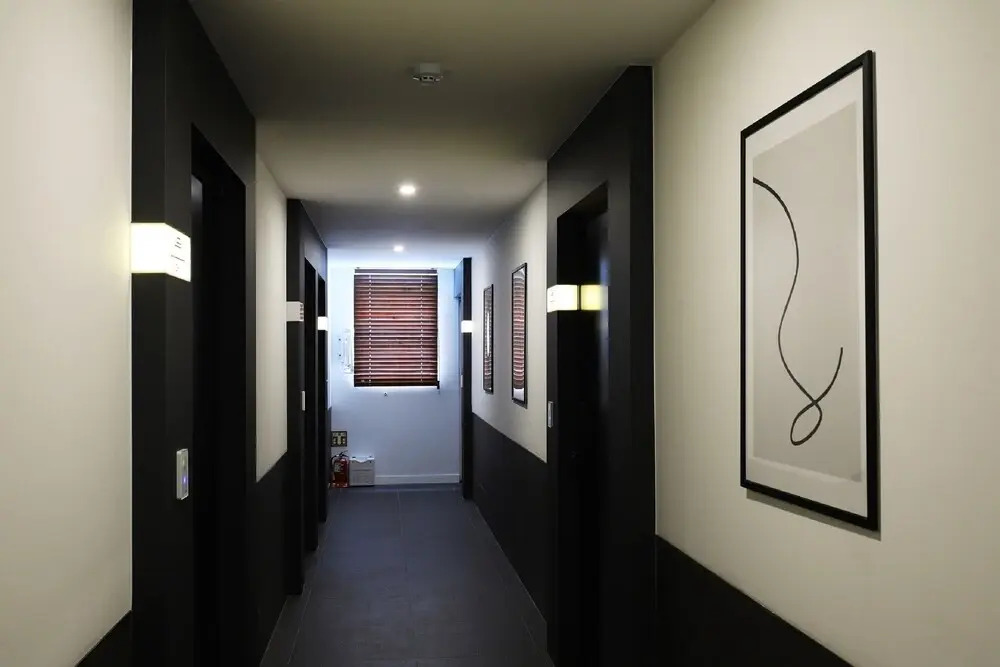 Hotel Urban Brown