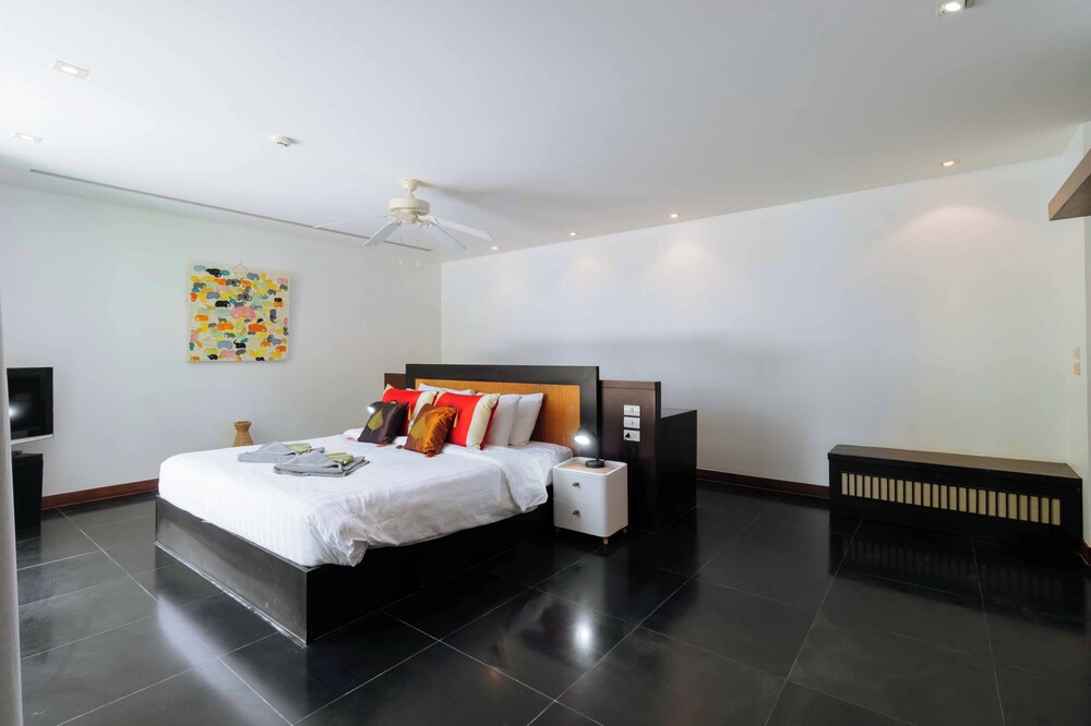Seaview Own Pool Full-Time Maid V302