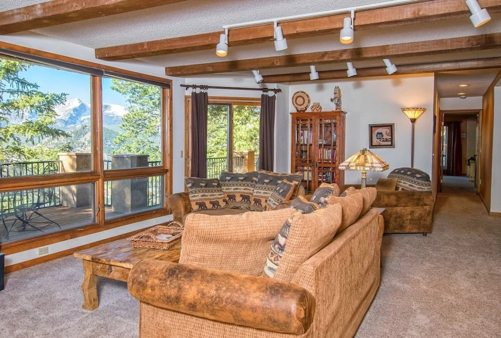 The Cedars Luxury  At Windcliff 5 Bedroom Home by RedAwning