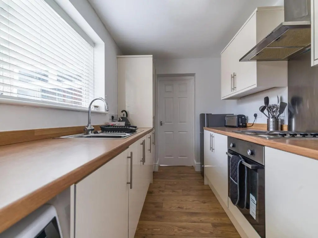 East House-Sleeps 5-Pet friendly-Garden-Parking
