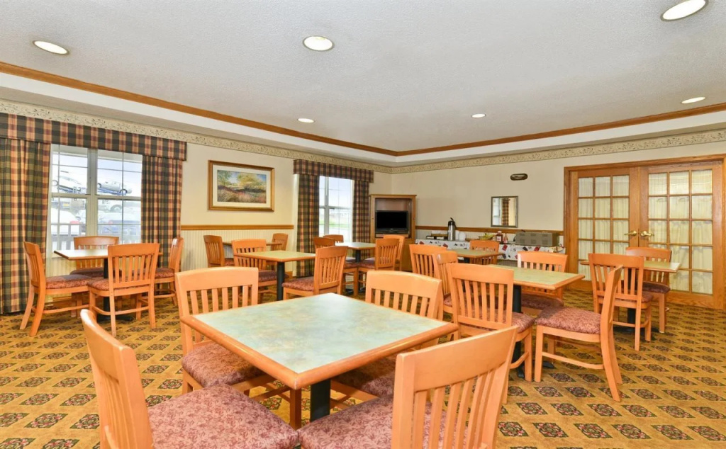 BlissPoint Inn & Suites Marion