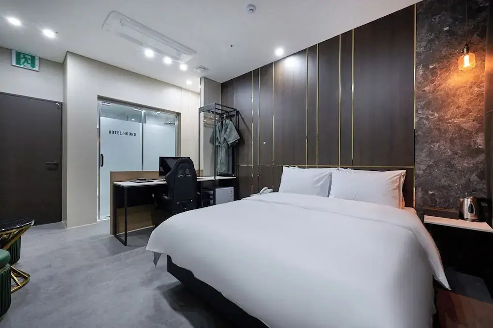 Hound Hotel