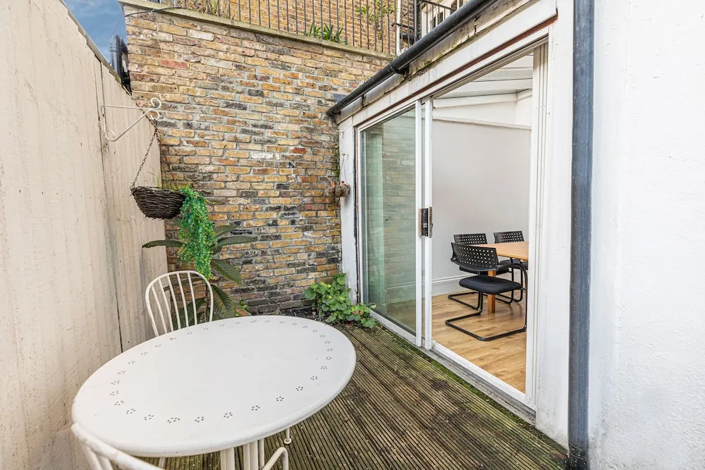 Charming 1-bed flat w/ patio near Notting Hill