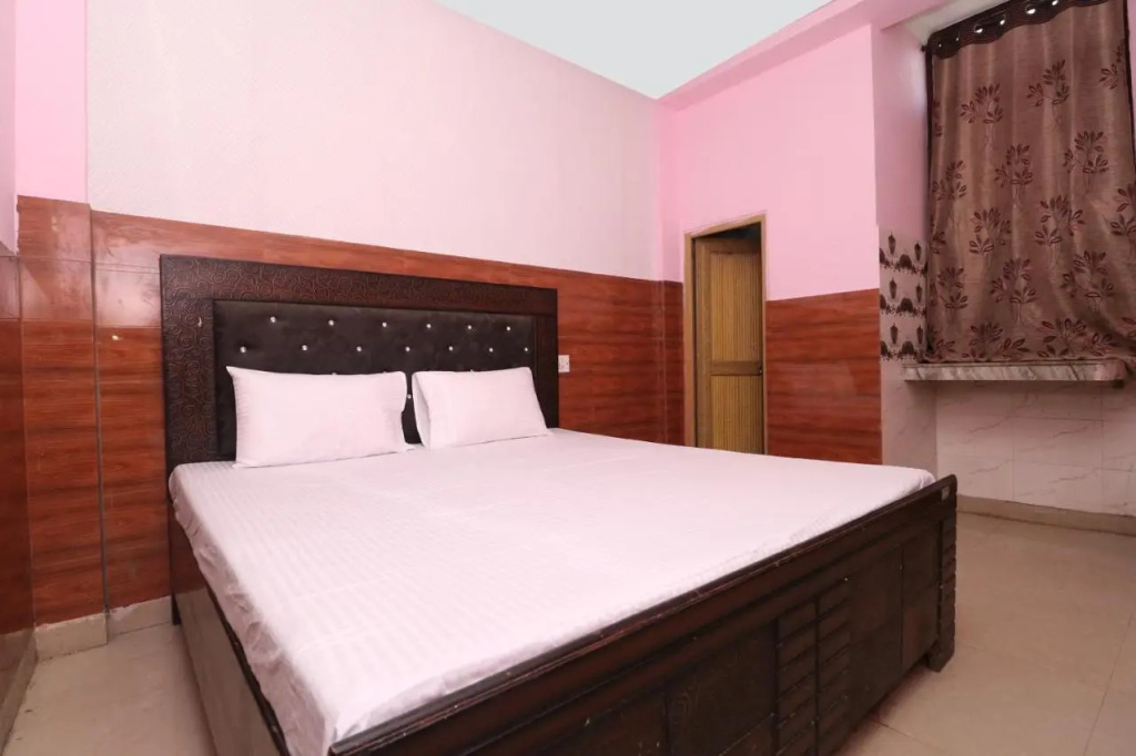 Oyo Flagship 701061 Hotel Arya