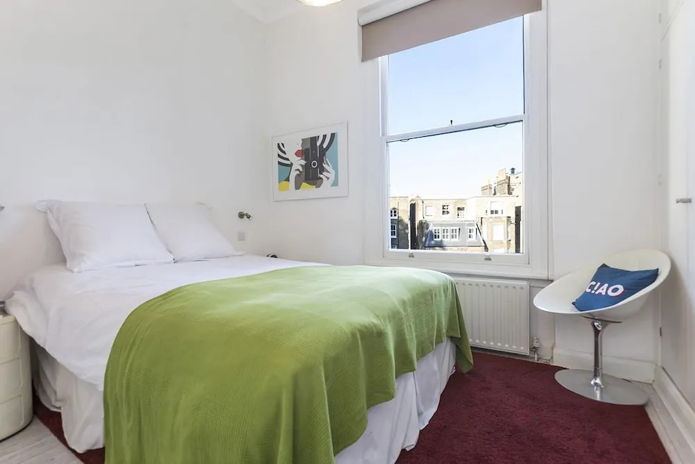 Well Presented one Bedroom Apartment Located in the Fabulous Notting Hill