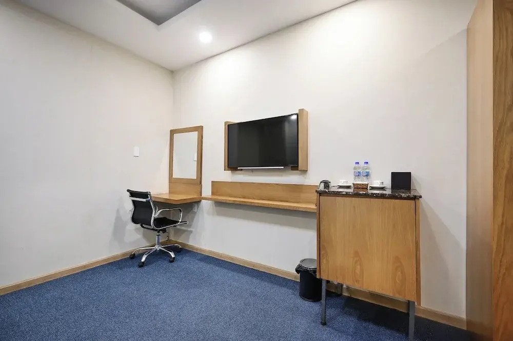 Sunshine Airport Hotel