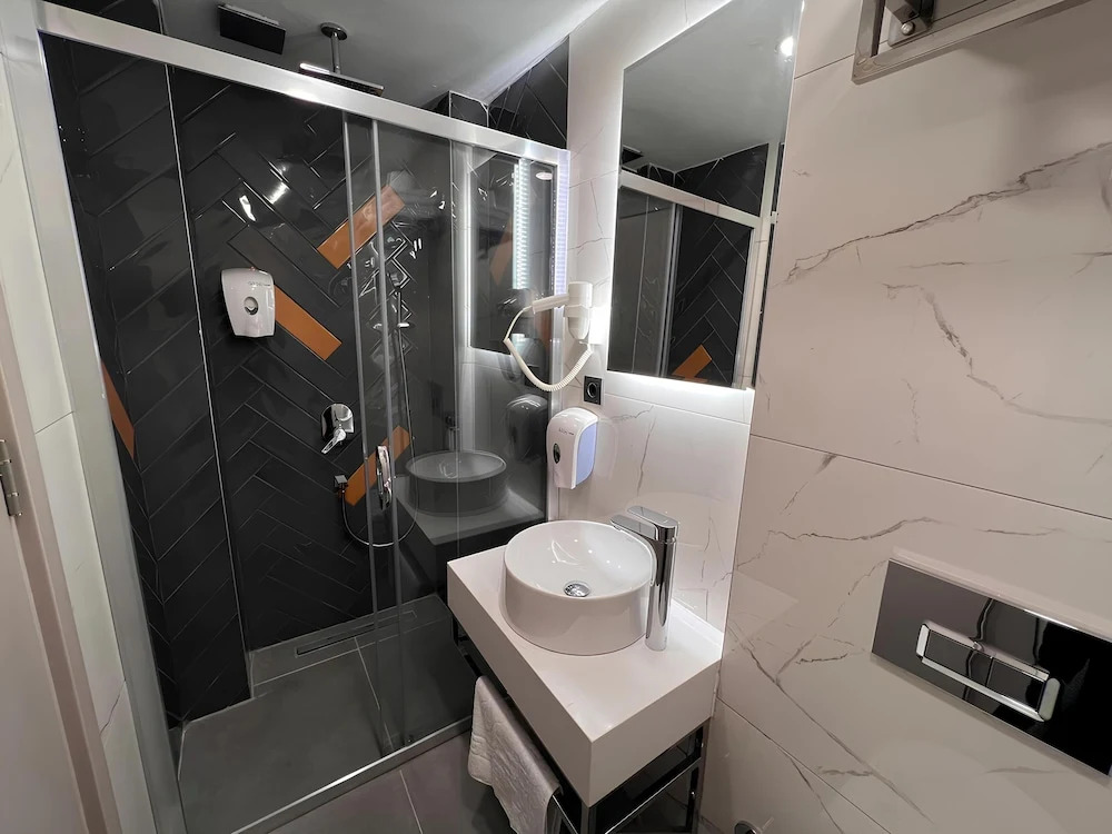 ROİ HOTEL İZMiR