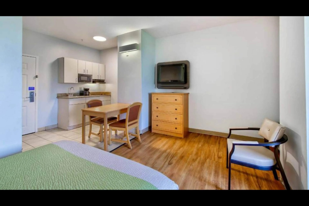 Oyo Townhouse Sulphur,LA Extended Stay I-10