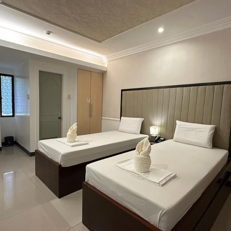 S&M Hotel