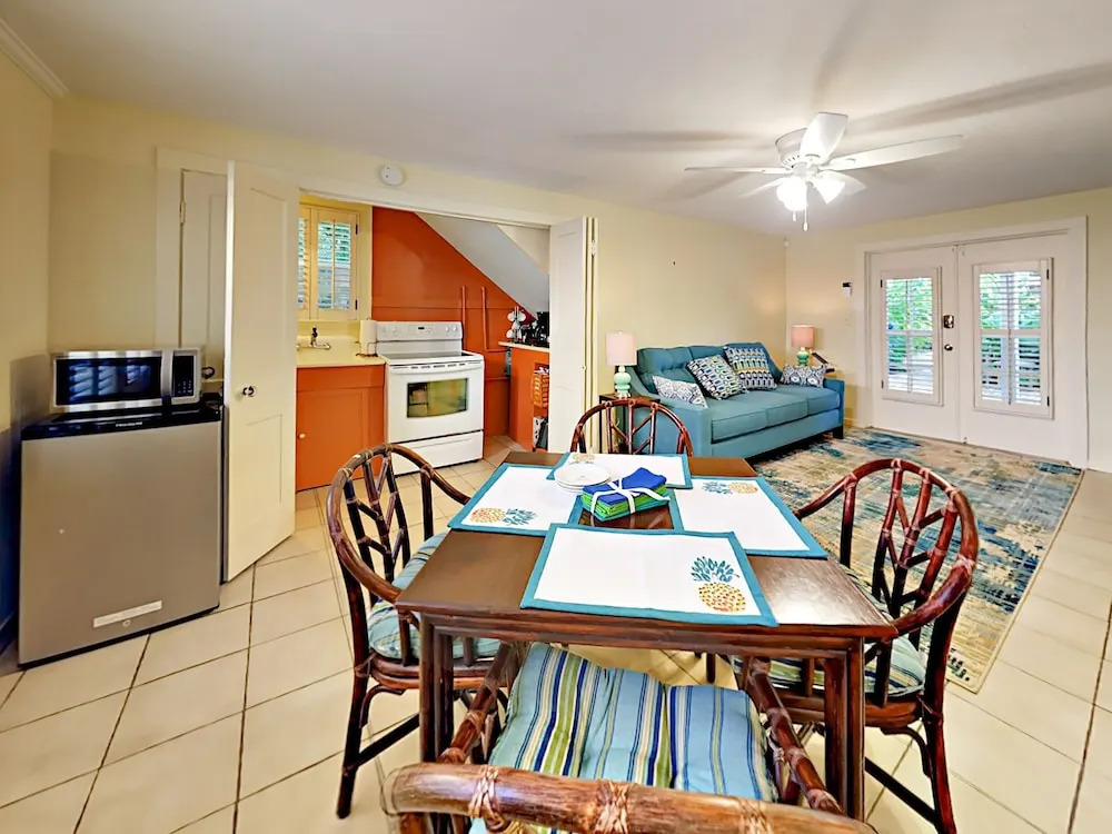 El Cid Tropical Getaway Home 4 Bedrooms 4 Bathrooms Home